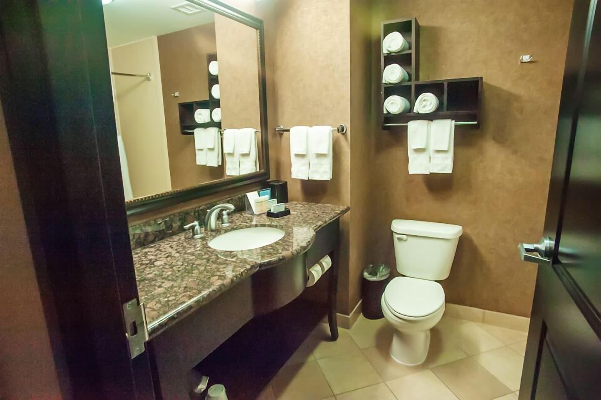 Hampton & Hotel 3*