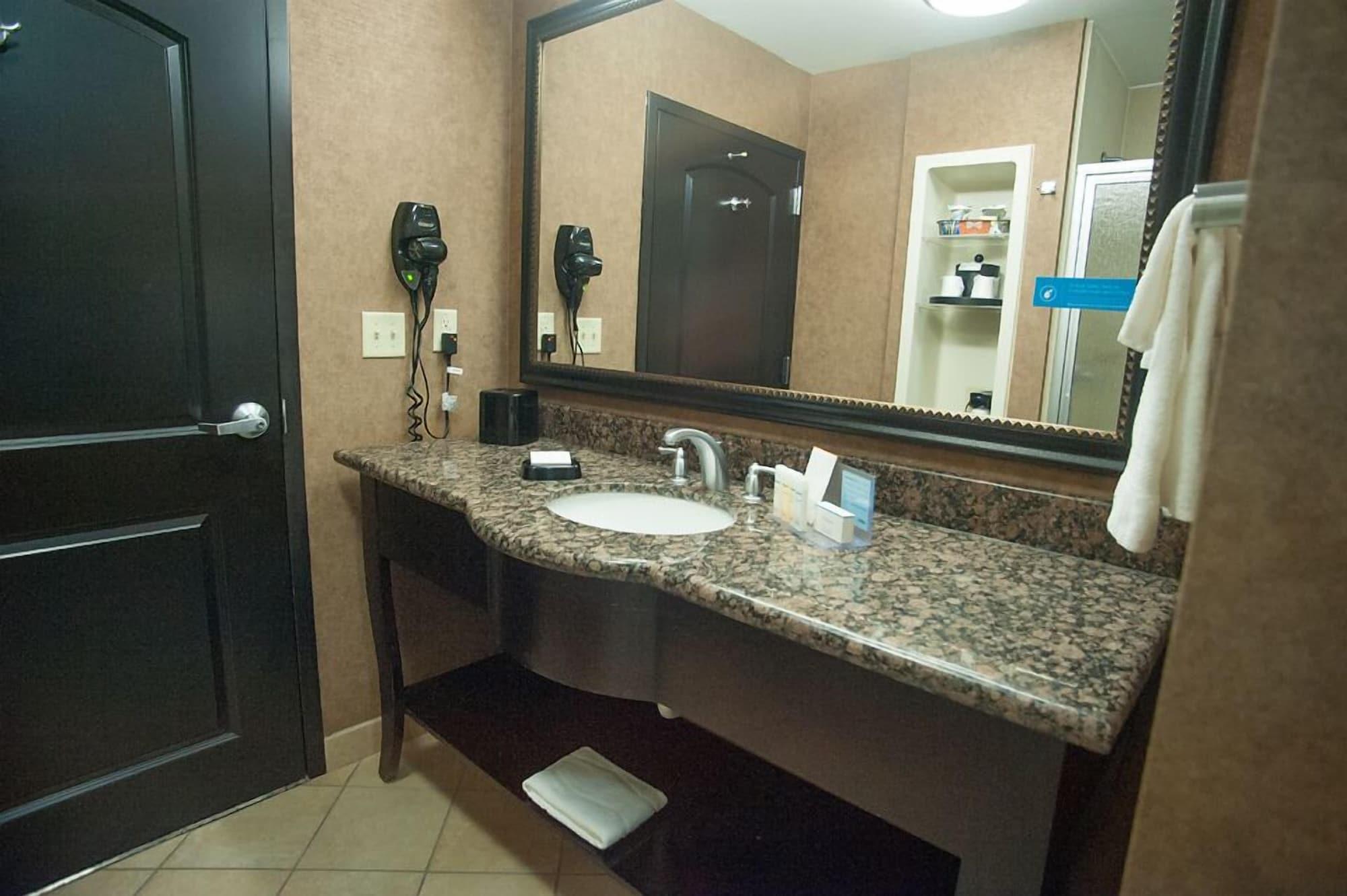 Hotel Hampton & Palestine