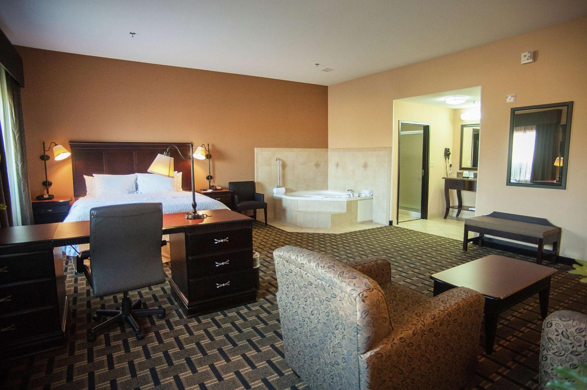 Hampton & Hotel 3*